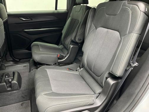 Silver Zynith 2026 Jeep Grand Cherokee L Laredo