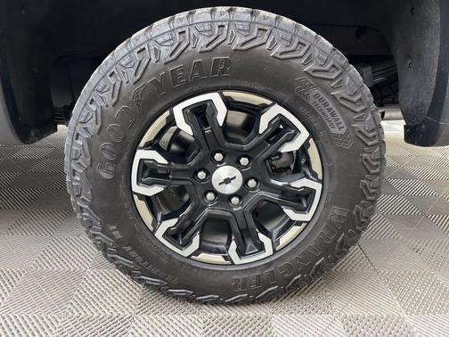 Sterling Gray Metallic 2024 Chevrolet Silverado 1500 ZR2