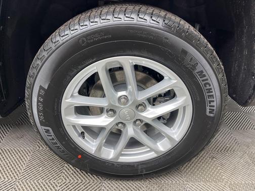 Silver Zynith 2025 Jeep Grand Cherokee Laredo X
