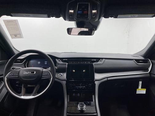 Silver Zynith 2025 Jeep Grand Cherokee Laredo X