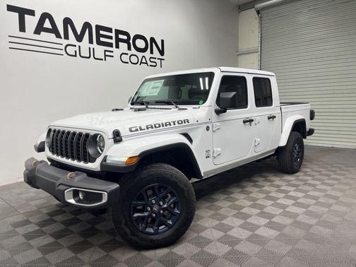 Bright White Clearcoat 2026 Jeep Gladiator 85th Anniversary Edition