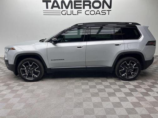 Silver Zynith Clearcoat 2026 Jeep Cherokee Overland
