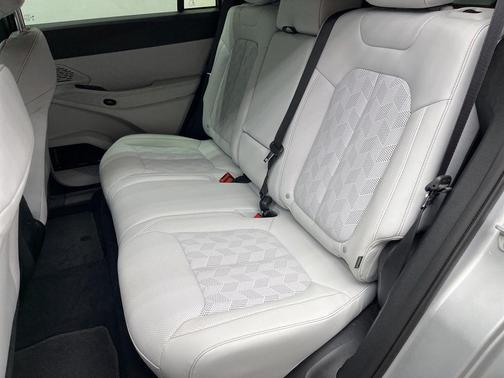 Silver Zynith Clearcoat 2026 Jeep Cherokee Overland