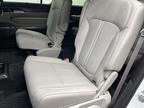 2026 Jeep Grand Wagoneer L Summit