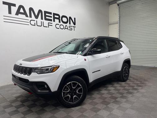 Bright White Clearcoat 2025 Jeep Compass Trailhawk
