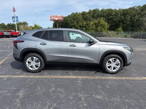 2025 Chevrolet Trax LS