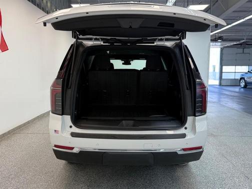 2025 Chevrolet Suburban LS