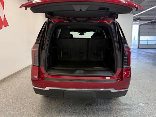 2025 Chevrolet Suburban LS