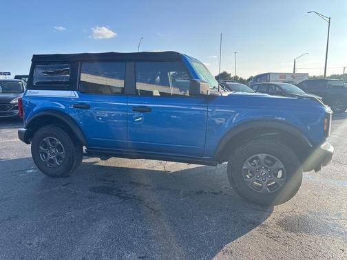 2021 Ford Bronco Base
