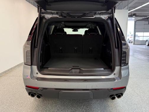 2025 Chevrolet Suburban RST