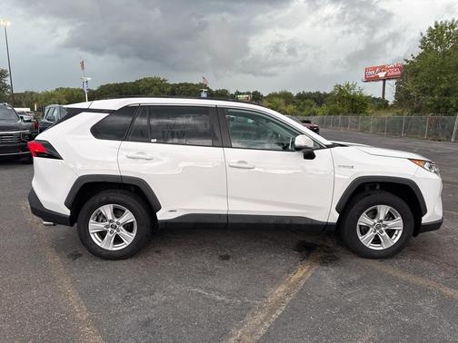 2020 Toyota RAV4 Hybrid XLE