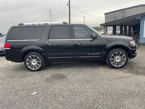 2015 Lincoln Navigator Base