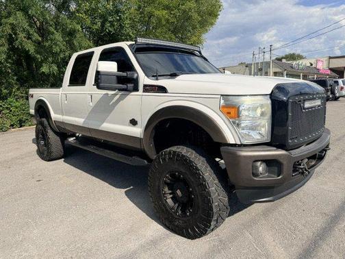 White 2015 Ford F-250 Lariat