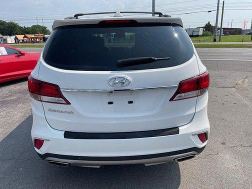 2017 Hyundai SANTA FE SE