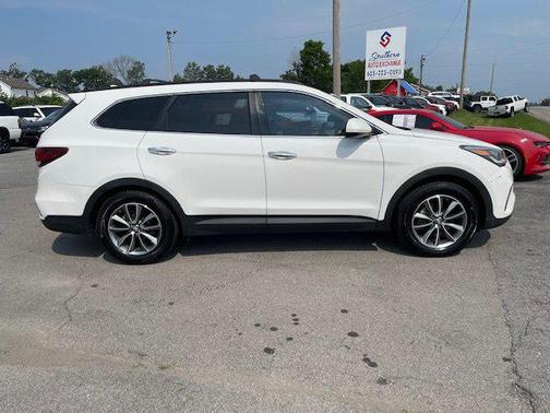 2017 Hyundai SANTA FE SE