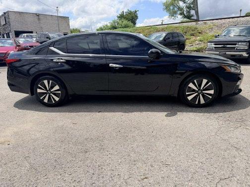 Black 2019 Nissan Altima 2.5 SV