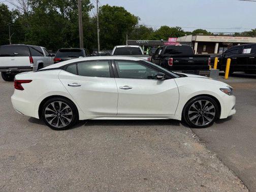 White 2016 Nissan Maxima 3.5 SR