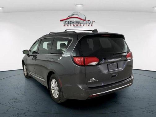 2018 Chrysler Pacifica Touring-L