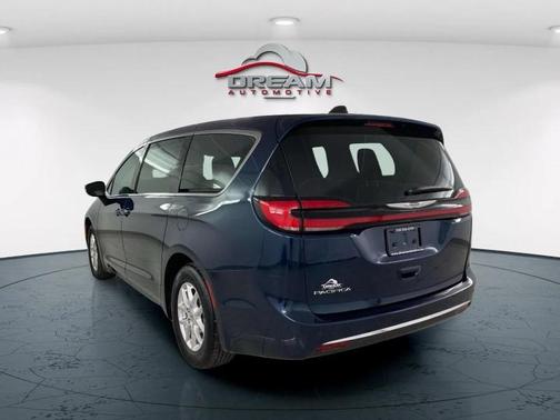 2024 Chrysler Pacifica Touring-L
