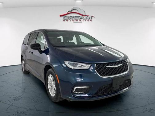 2024 Chrysler Pacifica Touring-L