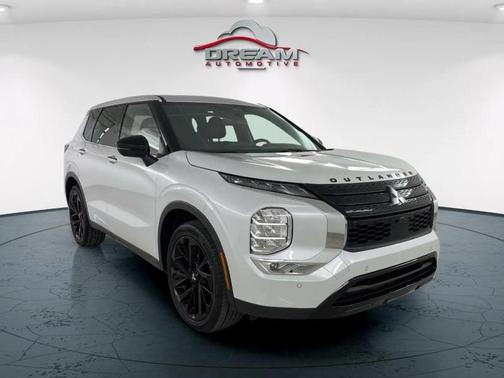 2023 Mitsubishi Outlander SE