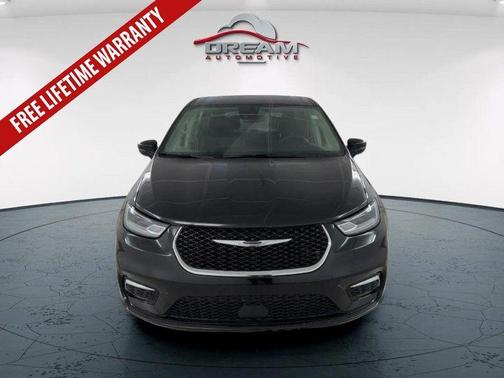 2024 Chrysler Pacifica Touring-L