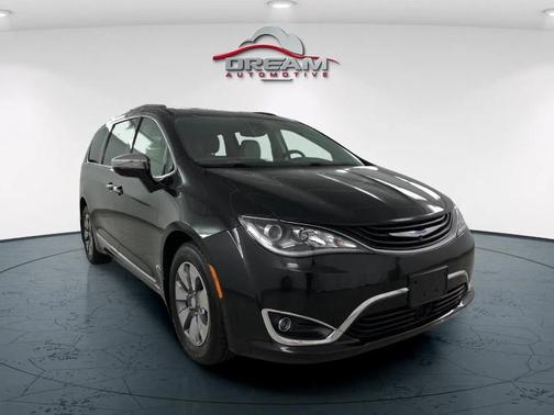 2017 Chrysler Pacifica Hybrid Platinum