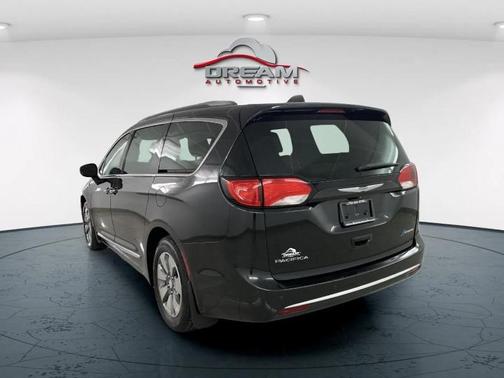 2017 Chrysler Pacifica Hybrid Platinum