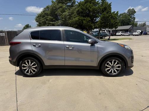 Mineral Silver 2017 Kia Sportage EX