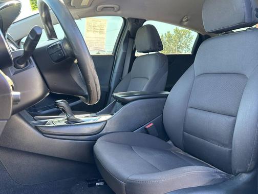 Mosaic Black Metallic 2018 Chevrolet Malibu LT