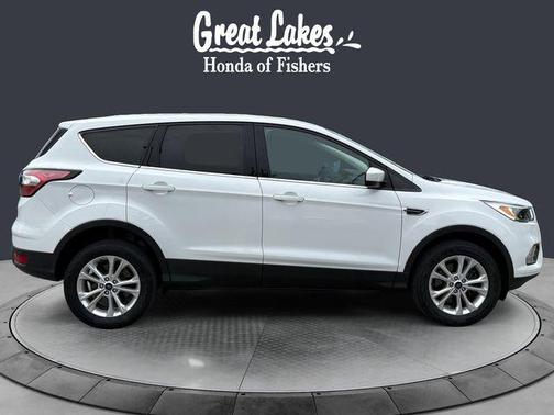 OXFORD WHITE 2017 Ford Escape SE