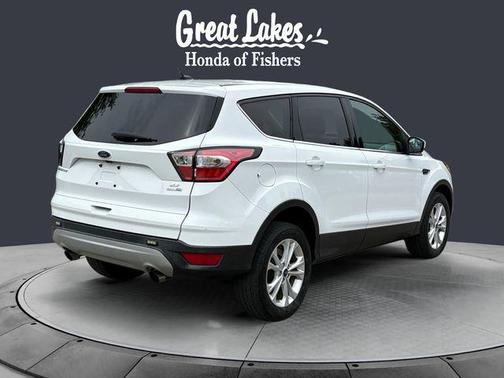 OXFORD WHITE 2017 Ford Escape SE
