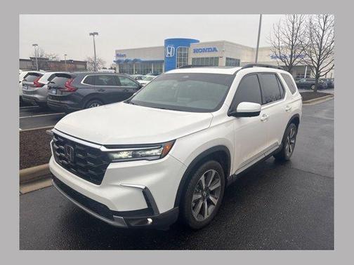 White 2023 Honda Pilot AWD Elite