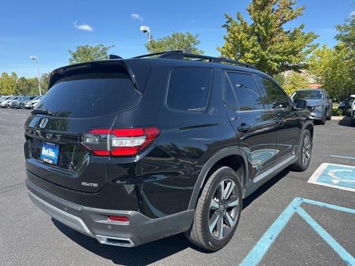 2023 Honda Pilot AWD Elite