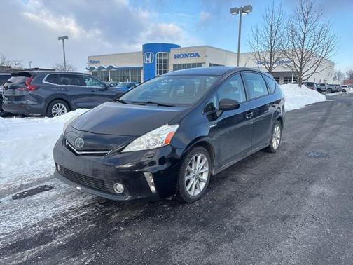 2014 Toyota Prius v Five