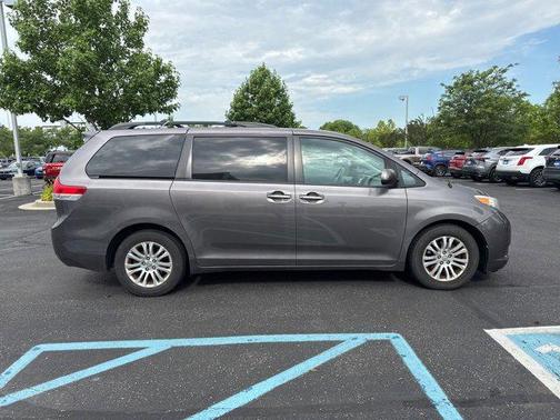 2013 Toyota Sienna XLE