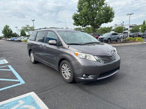 2013 Toyota Sienna XLE