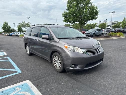 2013 Toyota Sienna XLE