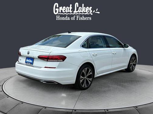 Pure White 2021 Volkswagen Passat 2.0T SE