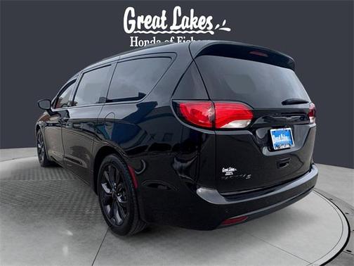 2018 Chrysler Pacifica Touring-L