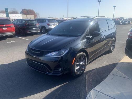 2018 Chrysler Pacifica Touring-L