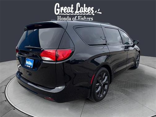 2018 Chrysler Pacifica Touring-L