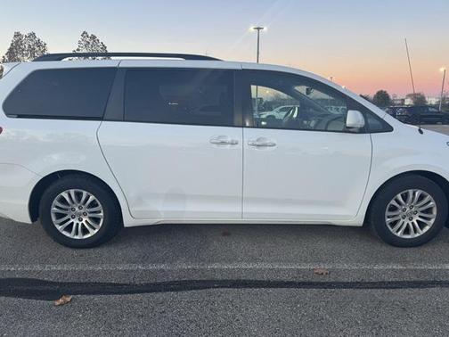 2014 Toyota Sienna XLE