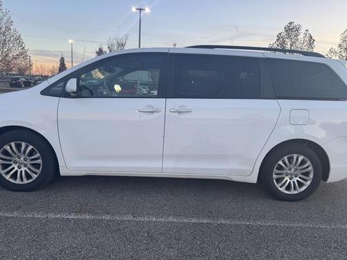 2014 Toyota Sienna XLE