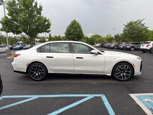 2024 BMW 740 i xDrive