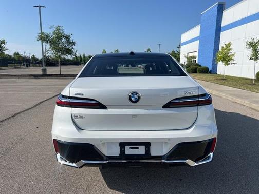 2024 BMW 740 i xDrive