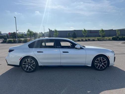2024 BMW 740 i xDrive