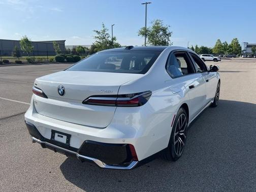 2024 BMW 740 i xDrive
