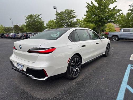 2024 BMW 740 i xDrive