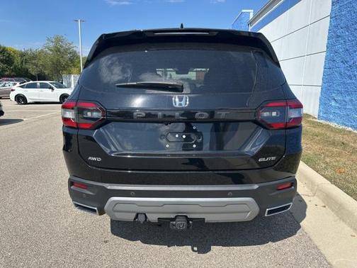 2023 Honda Pilot AWD Elite